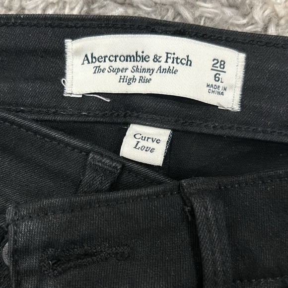 Abercrombie jeans - Picture 2 of 3